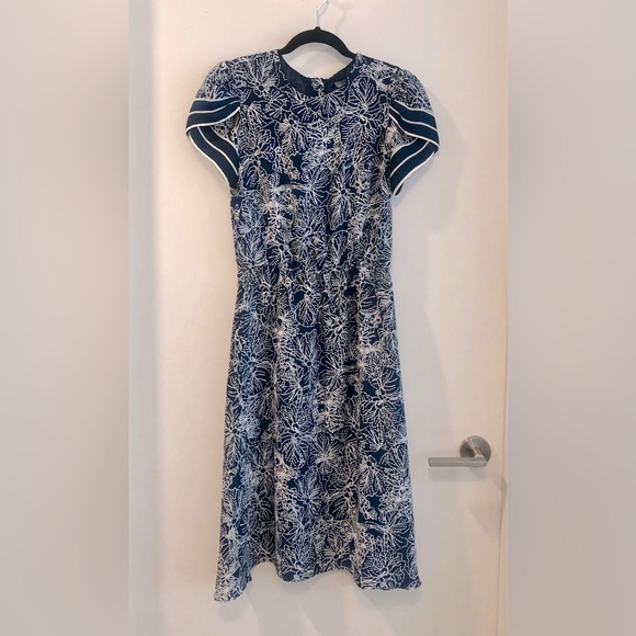 Beautiful H&M blue with white floral pattern midi dress - size 8 - Picture 1 of 8